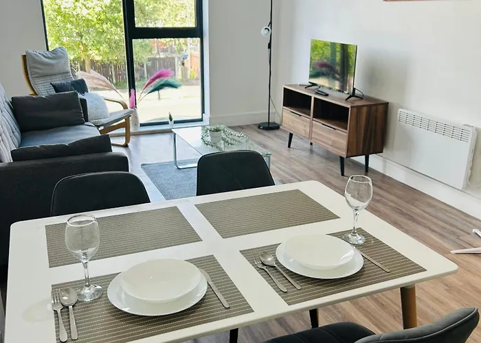 Modern 2Br Sleeps 4 Easy Access To City Centre